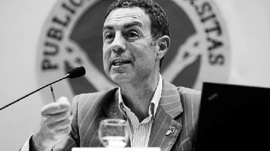Miguel Lorente intervino ayer por la tarde en la sala Fernando Remacha de El Sario ante un nutrido grupo de asistentes. Miguel Lorente intervino ayer por la tarde en la sala Fernando Remacha de El Sario ante un nutrido grupo de asistentes.