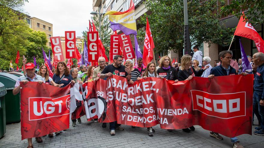 Fotos de la manifestación de UGT y CCOO por el 1 de mayo en Pamplona