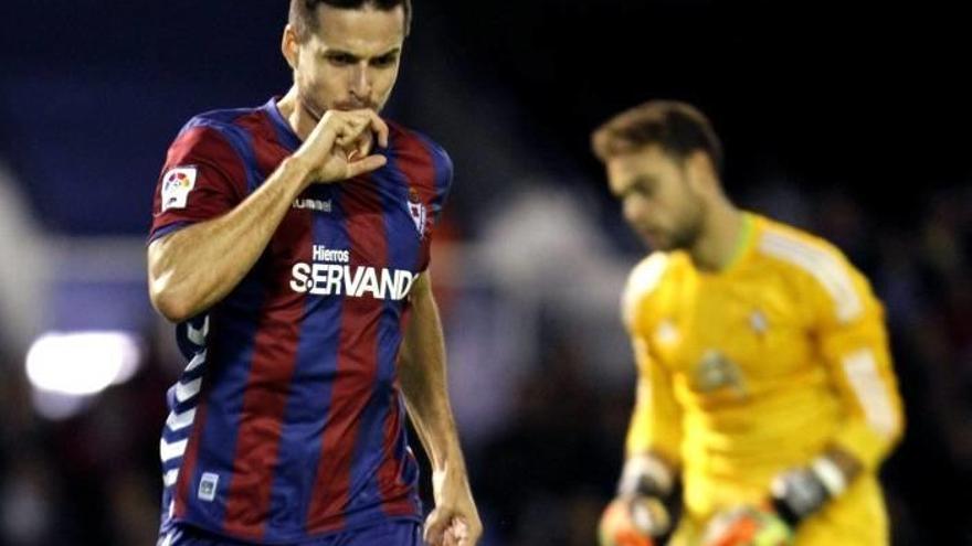 El Eibar saca petróleo al gol de Manu