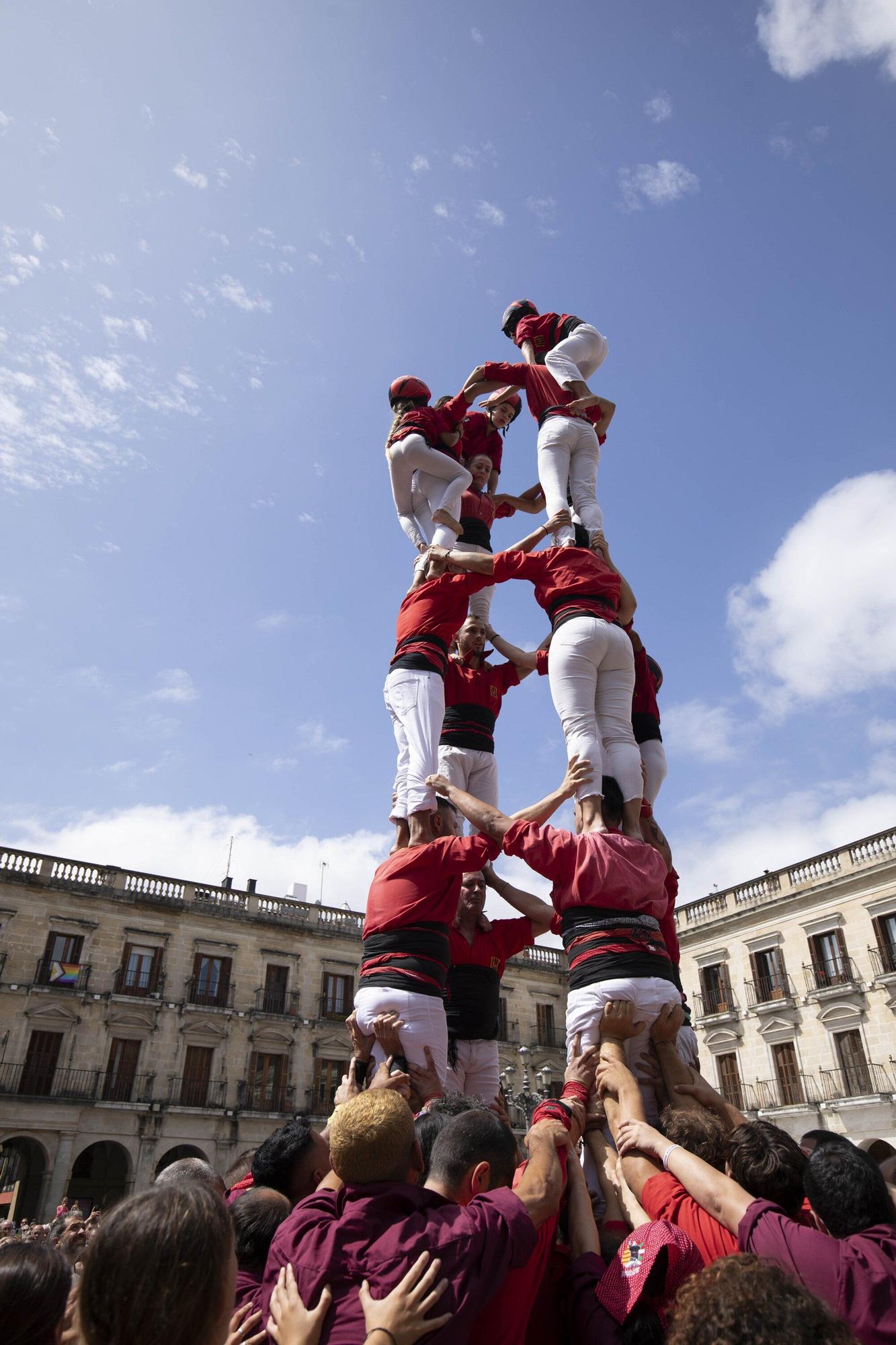 En imágenes: La Plaza Nueva de Vitoria acoge una gran Diada Castellera