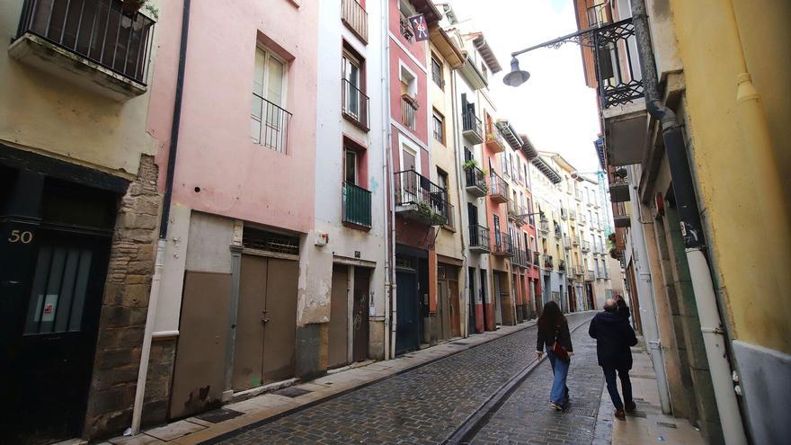 Aplazado el desahucio contra la mujer que vive en la calle Descalzos de Pamplona