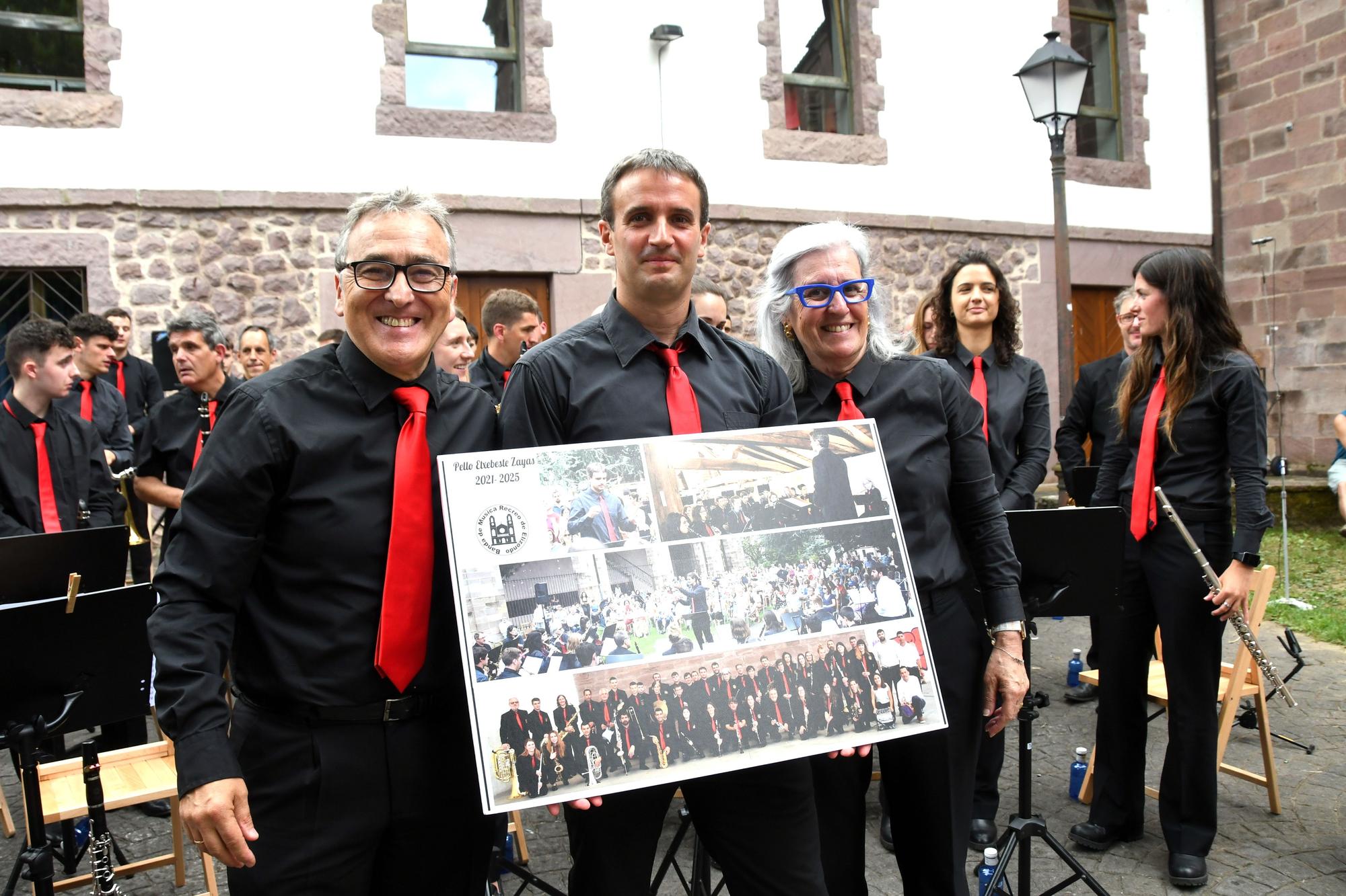 Día de aitetxis y amatxis en Elizondo con concierto de la Banda Recreo