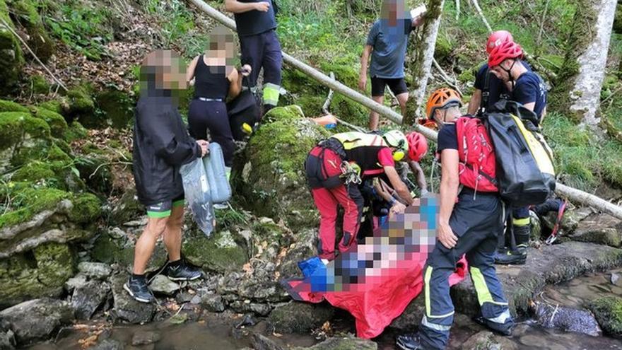 Rescatado un ciclista tras precipitarse 20 metros en el pantano de Irabia