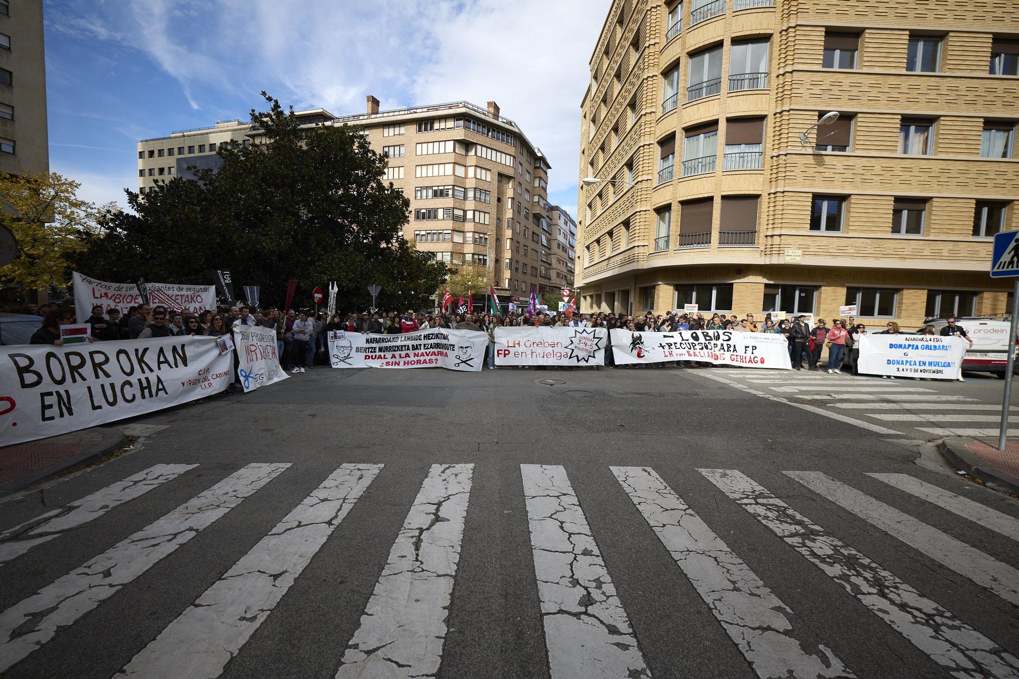 Manifestación de profesores y estudiantes de FP en Pamplona el segundo día de huelga