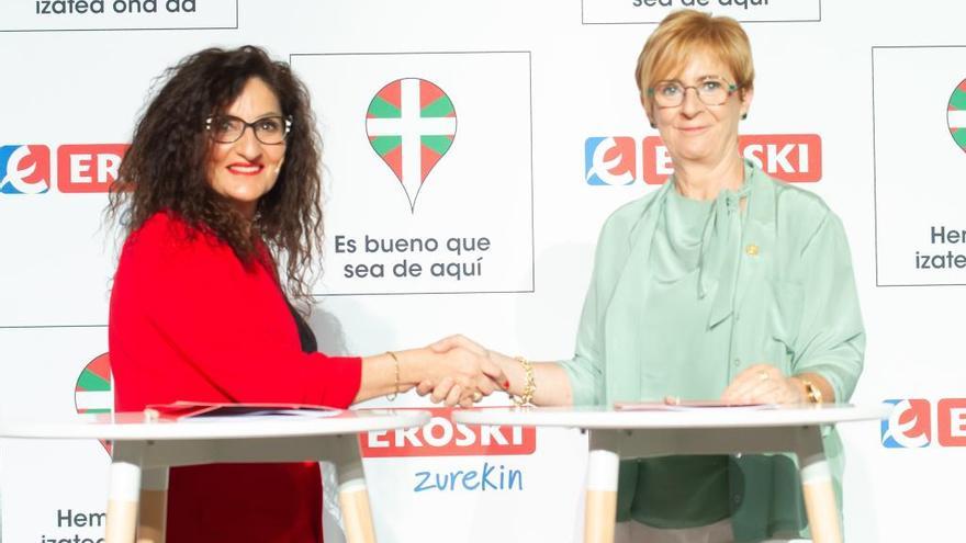 La CEO de EROSKI, Rosa Carabel (izq), junto a la consejera de Desarrollo Económico, Sostenibilidad y Medio Ambiente, Arantxa Tapia.