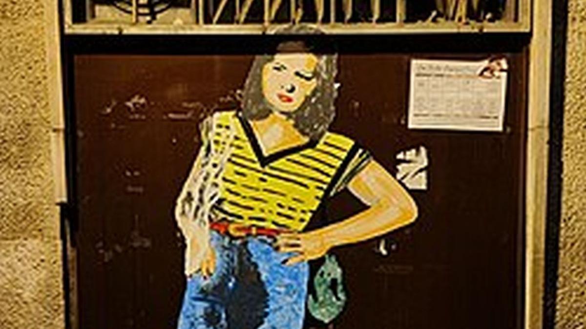 Un retrato en honor a María Isabel Gutiérrez en la calle Cortes, realizado por el artista urbano KrimiSam.