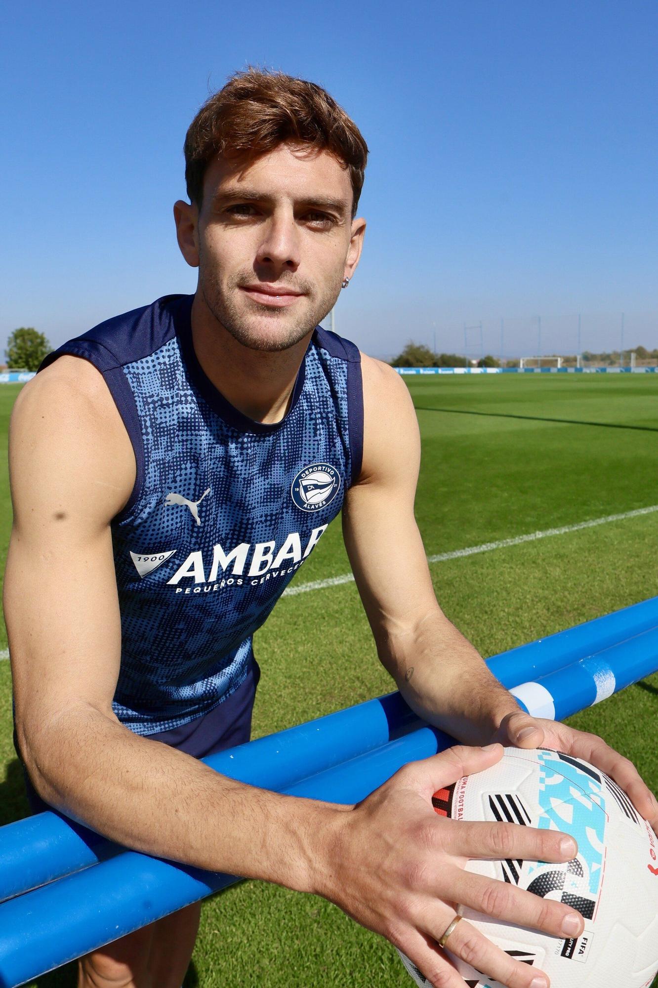 Lucas Boyé posa durante su entrevista con DNA