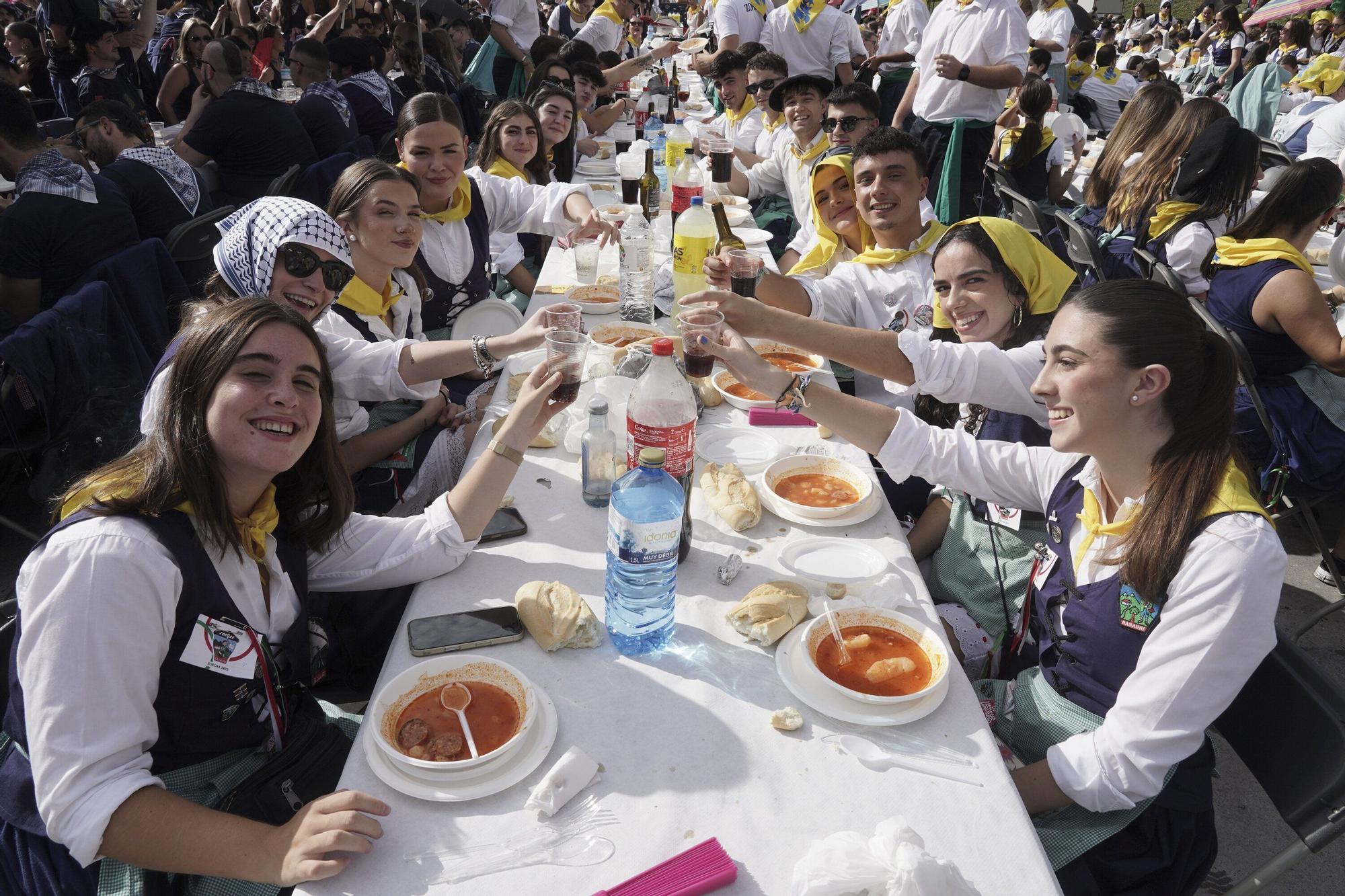 Más de 3.600 personas en la comida de cuadrillas de Basauri: “Es es indescriptible, se nos está yendo de las manos”