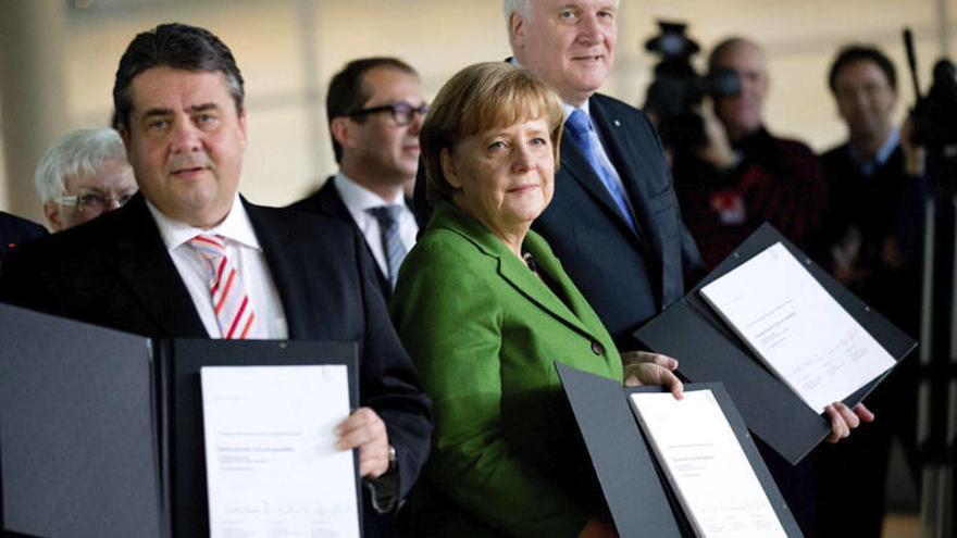 Merkel y los socialdemócratas cierran un acuerdo marcado por el gasto social y las inversiones