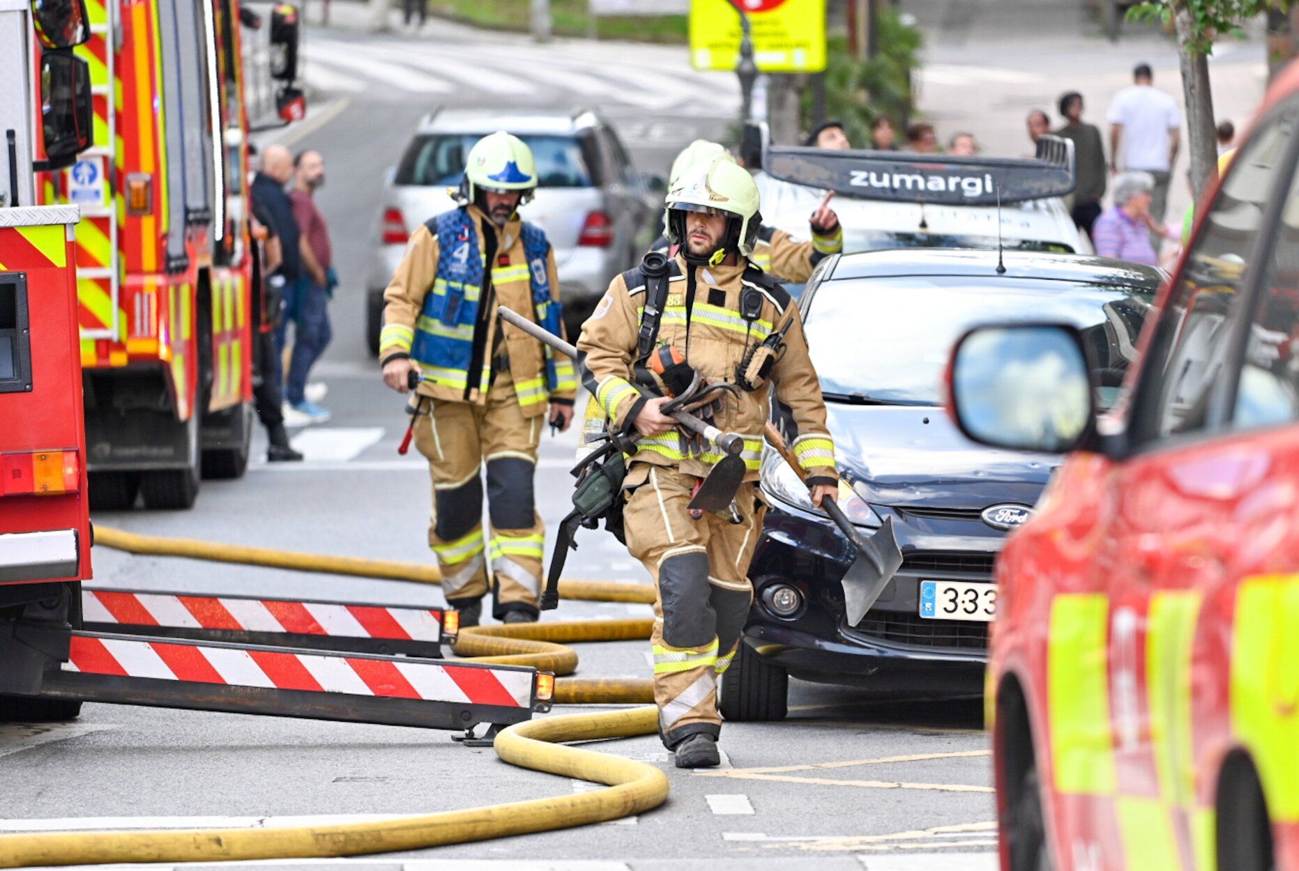 [Fotos] Se incendia un bloque de viviendas en Zumaia