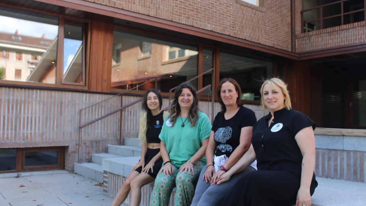 Maider Triviño, Deiane Madinabeitia, Izaskun Díaz de Gereñu y Oihane Llinaren, integrantes de la junta directiva de DebaTEA.