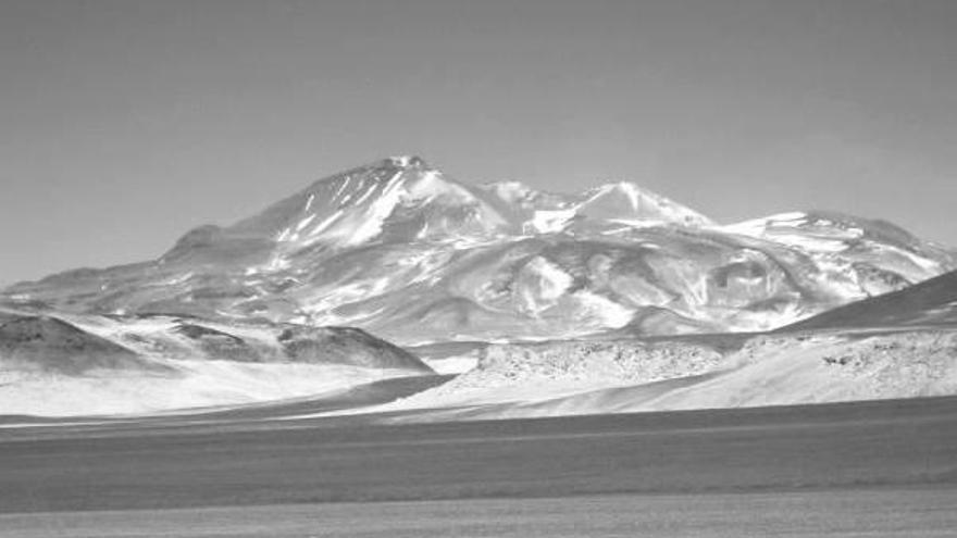 Vista general del Ojos del Salado, en el desierto de Atacama.