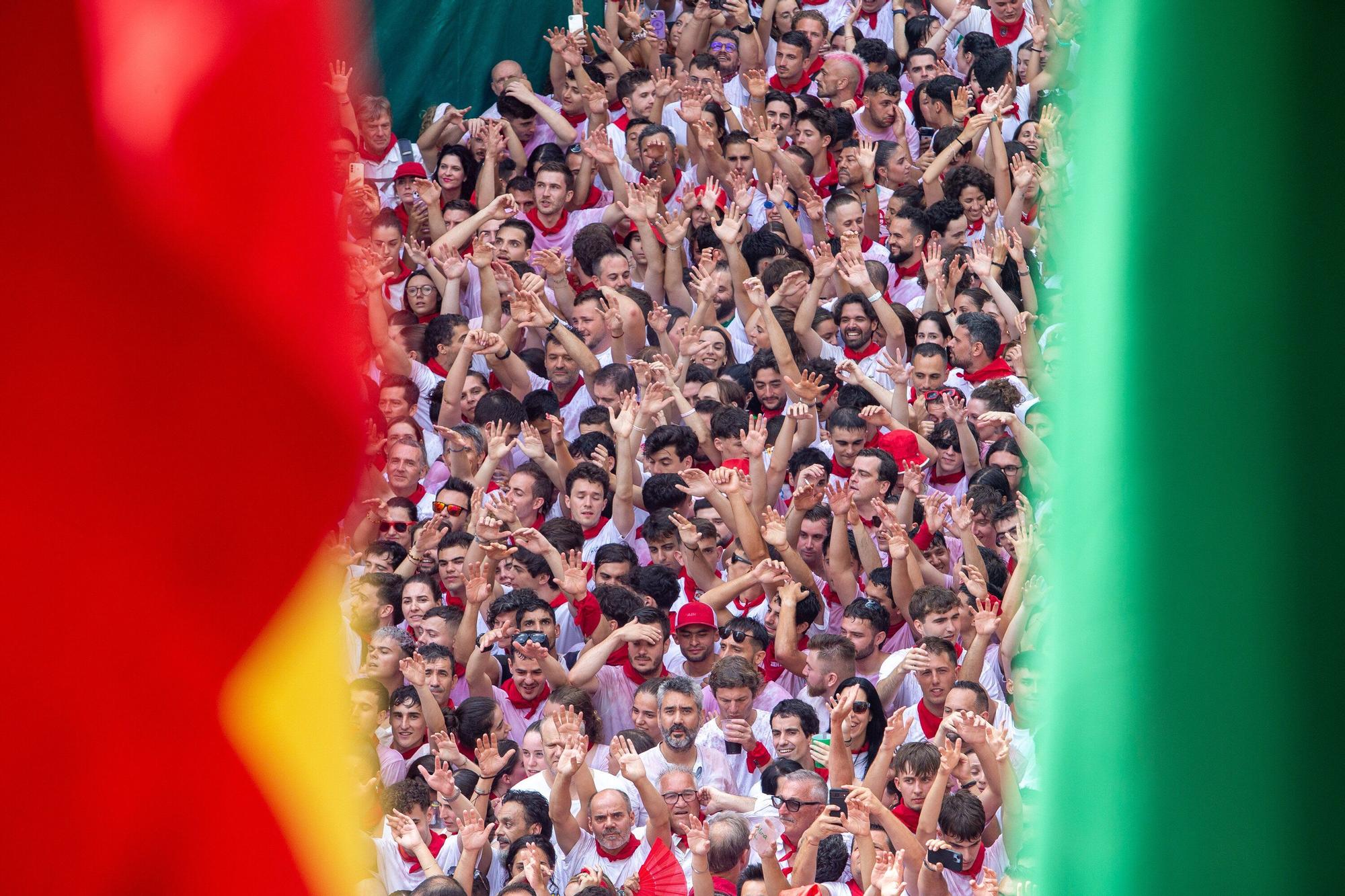 Fotos del  Chupinazo de San Fermín 2025 en Pamplona: ¡La fiesta más internacional se enciende con un grito solidario por Palestina!