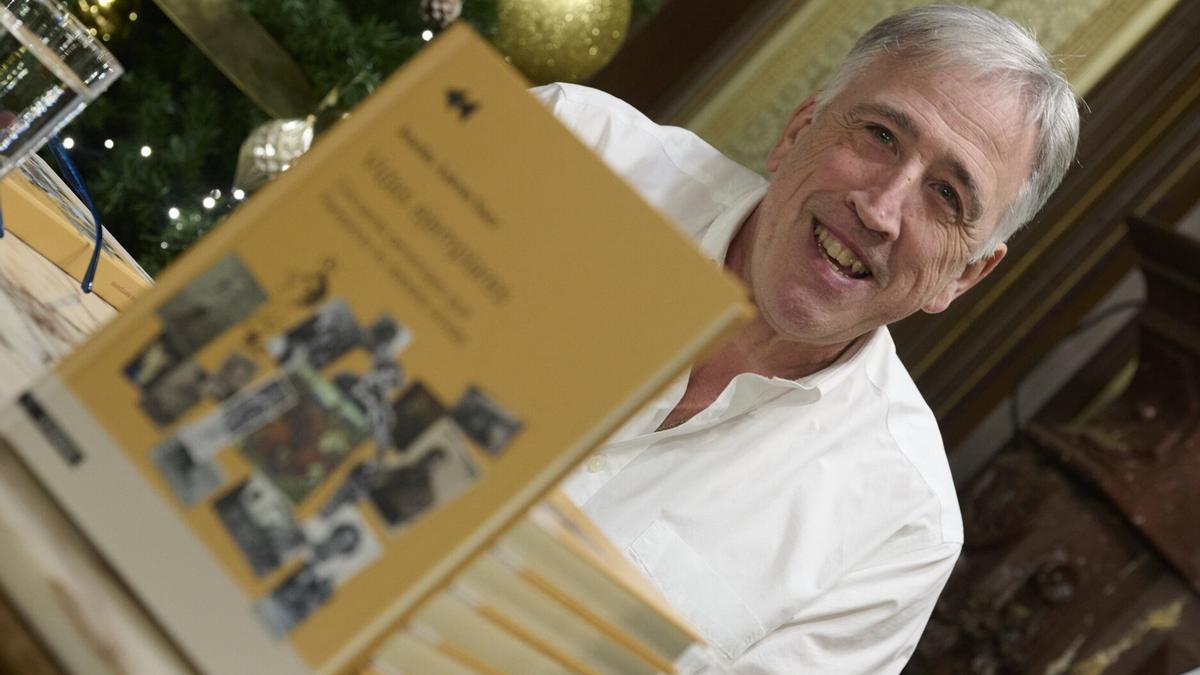 Presentación del libro ‘Vidas Ejemplares, Cincuenta personajes que Pamplona no debería olvidar’ de Joseba Asiron, este miércoles en el Nuevo Casino de Pamplona.