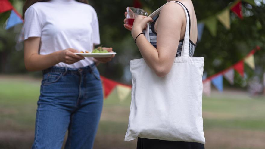 Tote bags exclusivas a la venta en El Boulevard con un motivo solidario