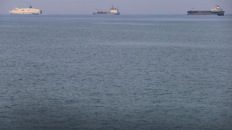 Cruza el estrecho de Ormuz el último buque varado con tripulantes japoneses a bordo
