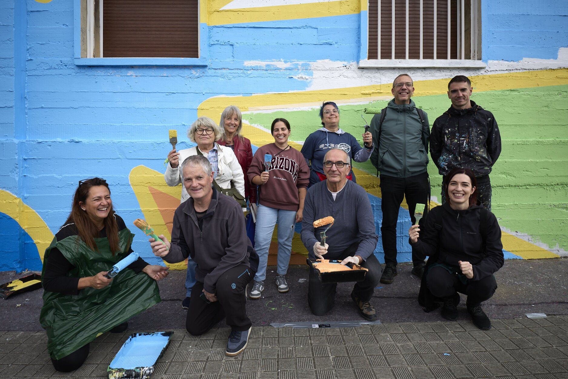 ASORNA cierra la Semana Internacional de las Personas Sordas creando un mural colectivo en su sede