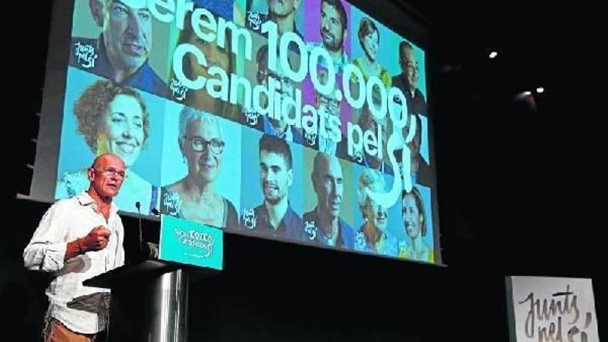Raül Romeva, cabeza de lista de Junts pel Sí, presentó ayer el acto del próximo viernes y la iniciativa de alcanzar los 100.000 candidatos voluntarios de cara al 27-S.
