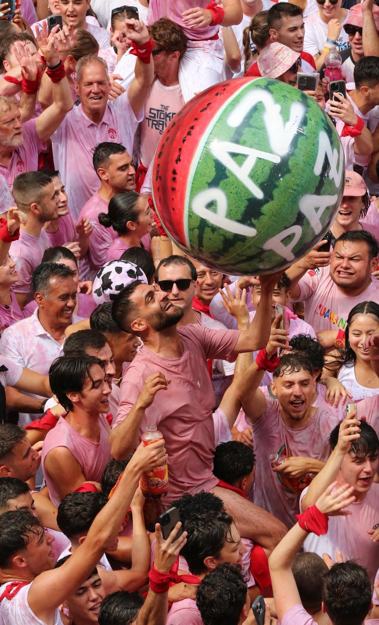 Fotos del  Chupinazo de San Fermín 2025 en Pamplona: ¡La fiesta más internacional se enciende con un grito solidario por Palestina!