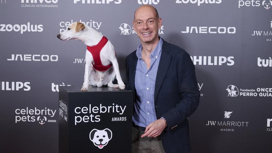 Pablo Muñoz y su perro Pipper resultan premiados en los Celebrity Pets Awards