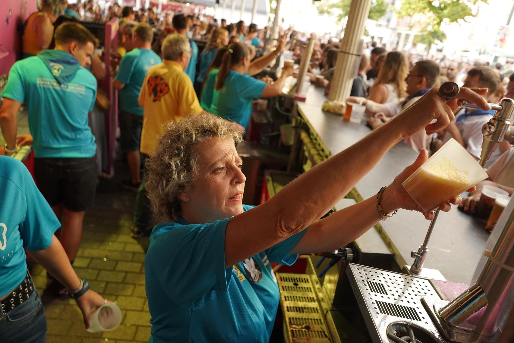 En imágenes: turno solidario por Aitana en la Pinpilinpauxa por Aste Nagusia