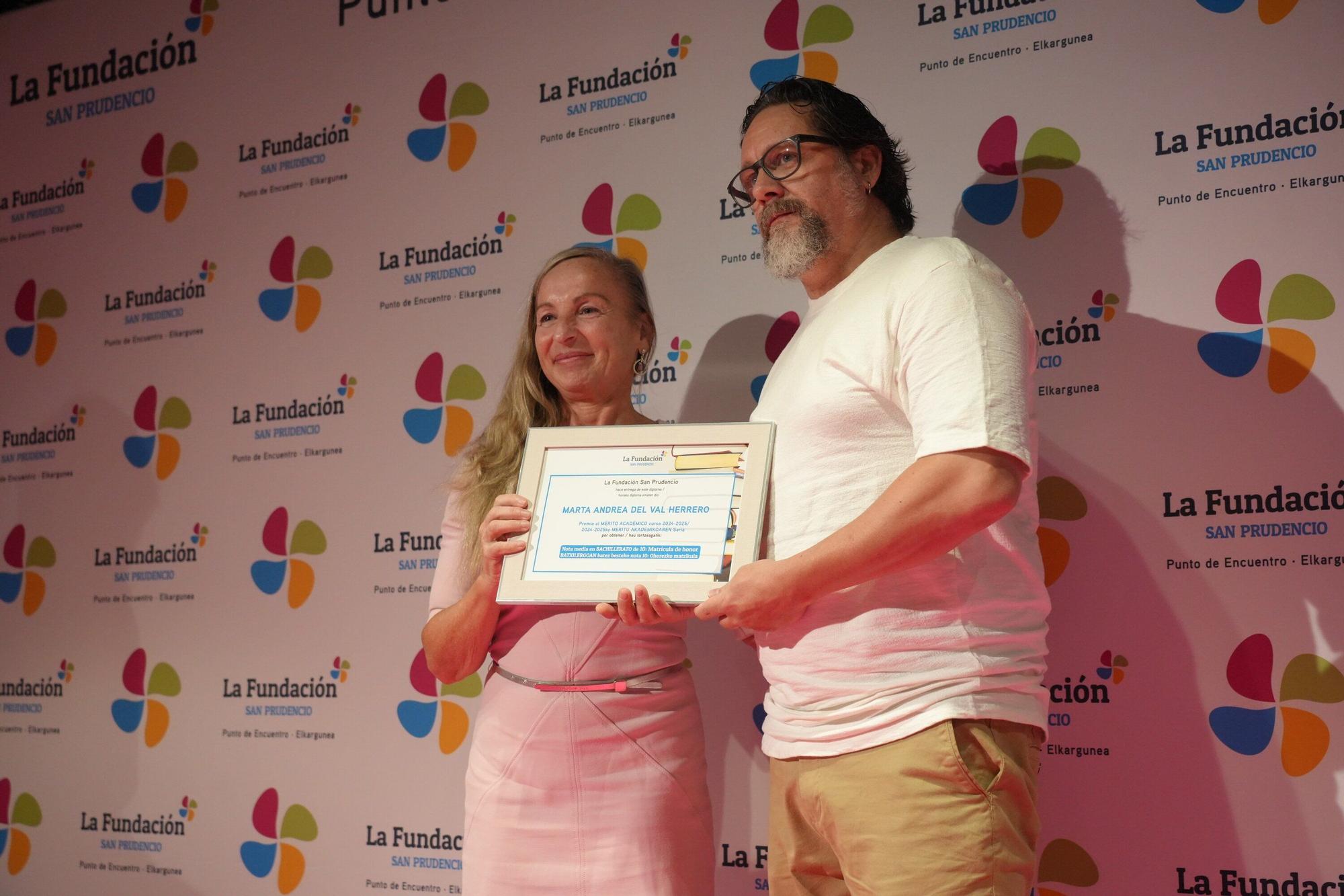 En imágenes: Entrega de premios LaF al mérito académico en la Fundación Laboral San Prudencio