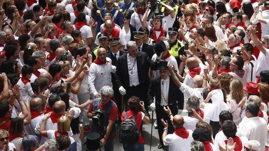 El exalcalde Joseba Asiron, durante la procesión de San Fermín de 2016.