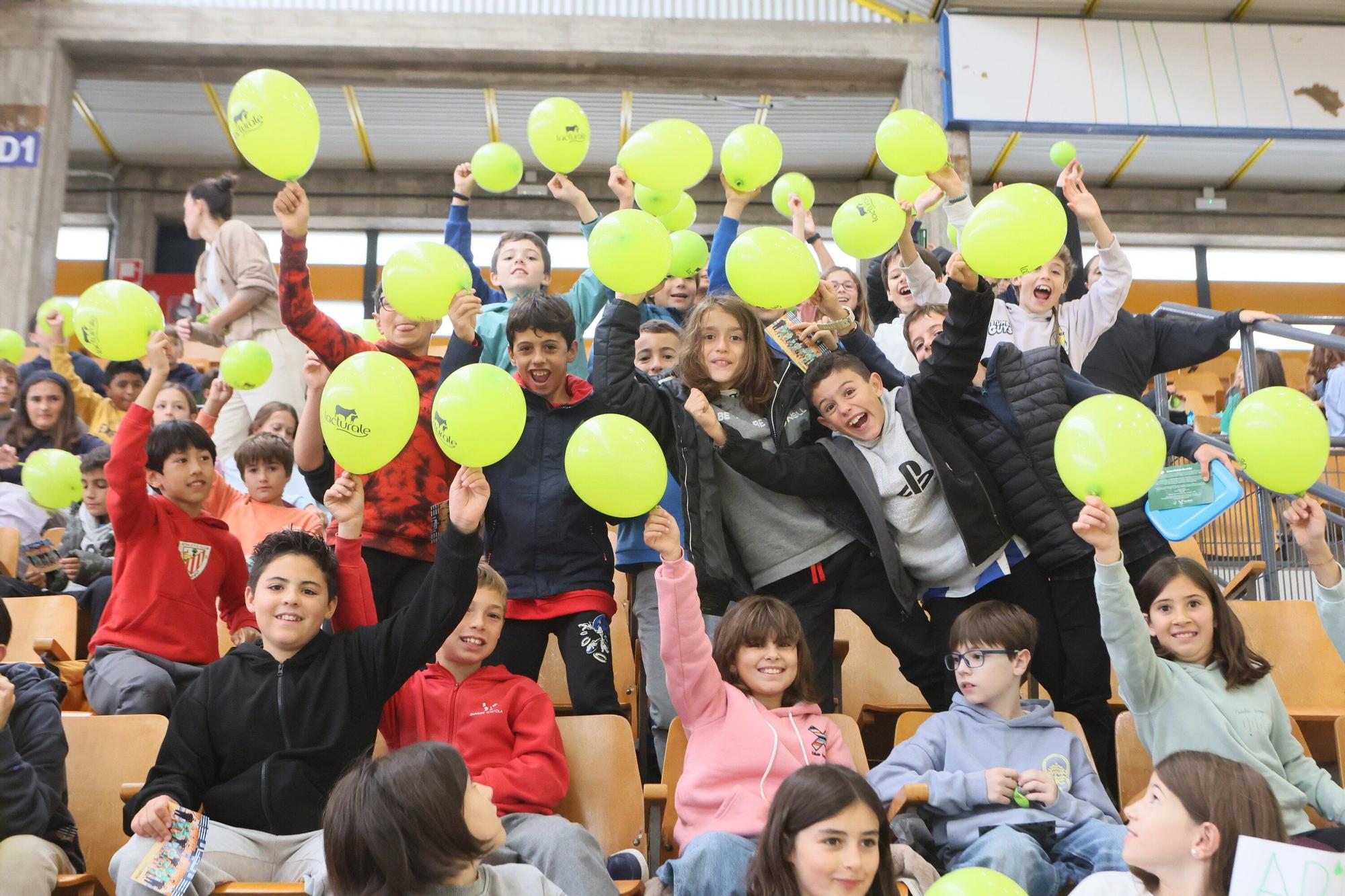En imágenes: Entrenamiento del Araski en Mendizorroza con alumnos de Olabide