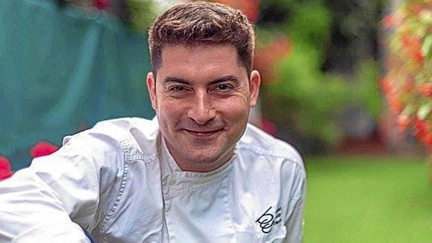 Álvaro Tobalina en el jardín Begoña del restaurante Andere de Gasteiz.