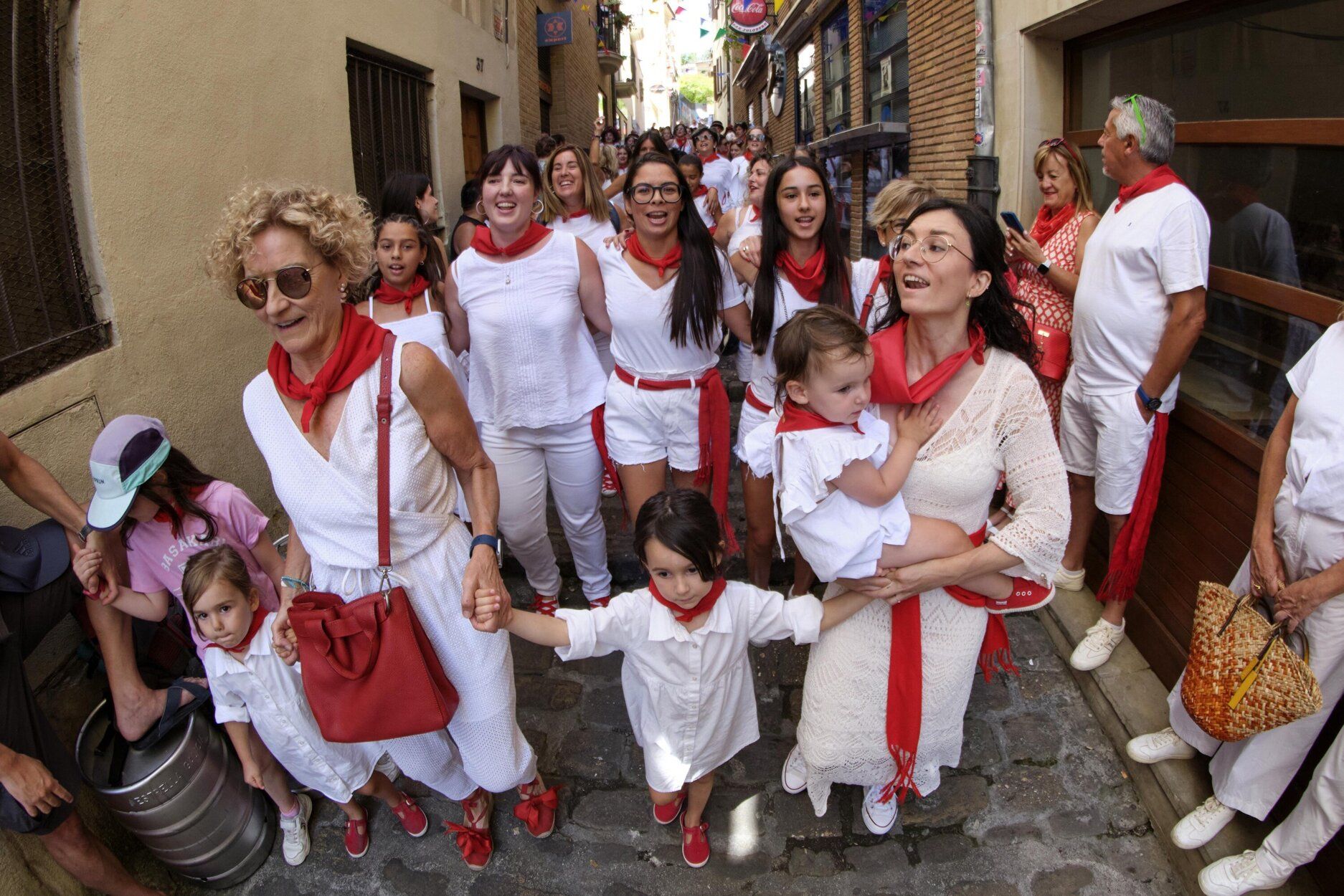 Fotos de la Bajadica del Puy de mujeres