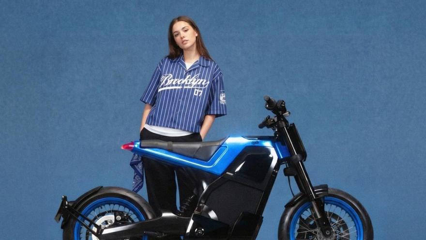 ¿Por qué la califican como la primera ‘supermoto eléctrica’ para jóvenes?