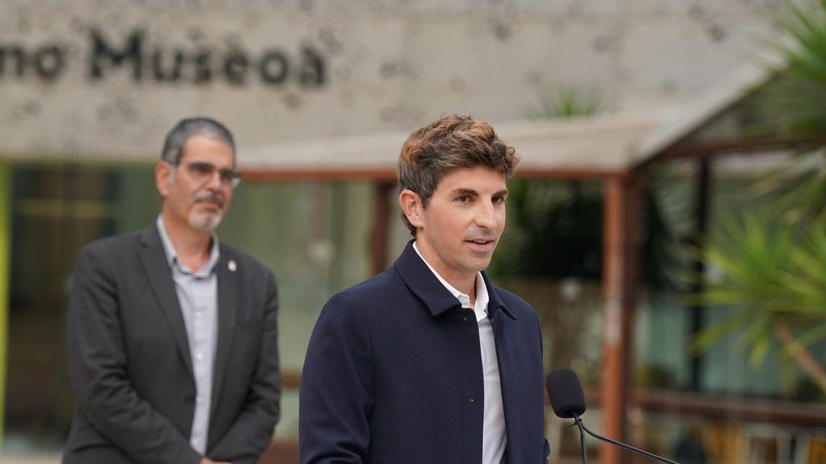 Jon Insausti y Eneko Goia, en la presentación del primero como candidato a nuevo alcalde de Donostia