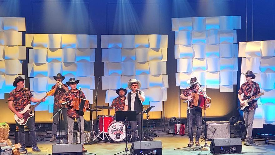 Oilar Beltzak: cántame una ranchera en euskera