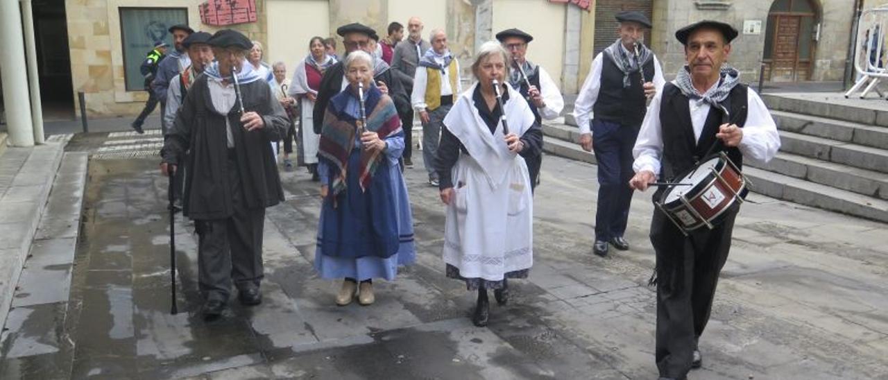 Urretxuarrak jaietako egun handia ospatzen ari dira