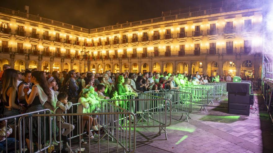 En imágenes: Jamaica Show despide La Blanca con lleno completo en la Plaza Nueva