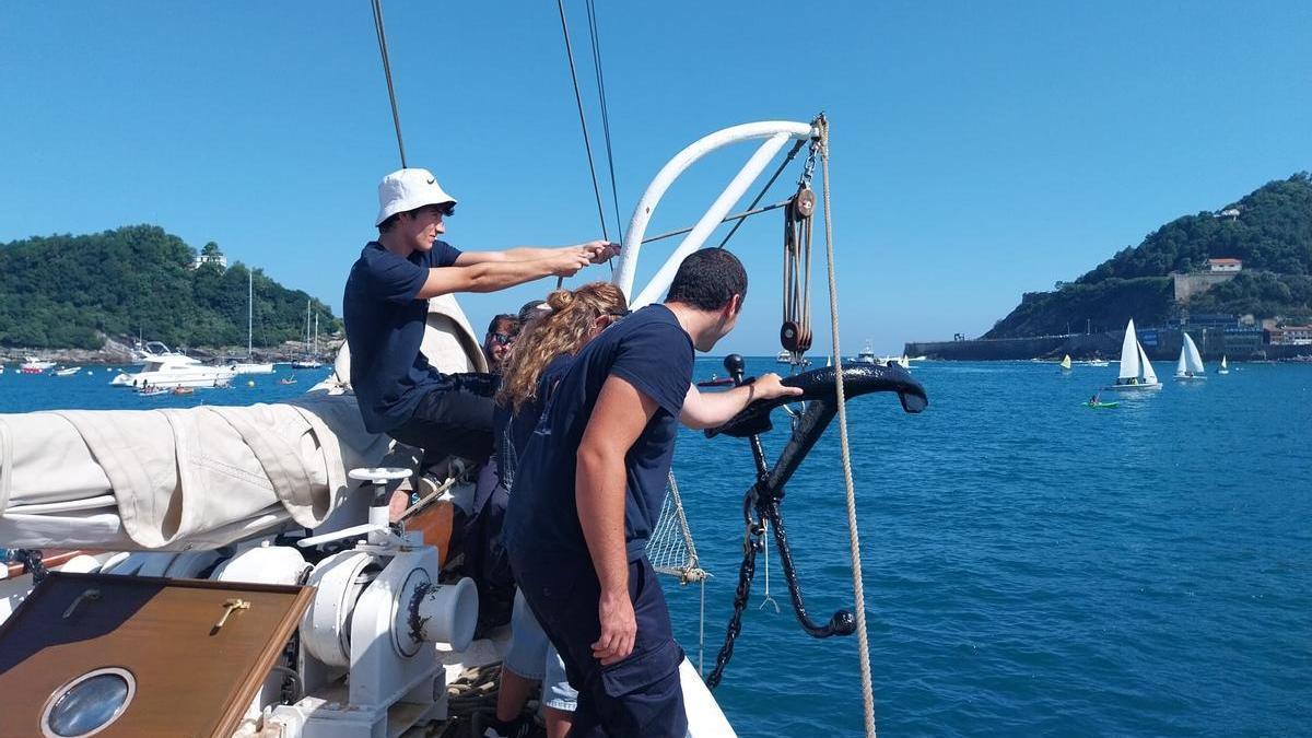 El &#039;Saltillo&#039;, en la bahía de Donostia