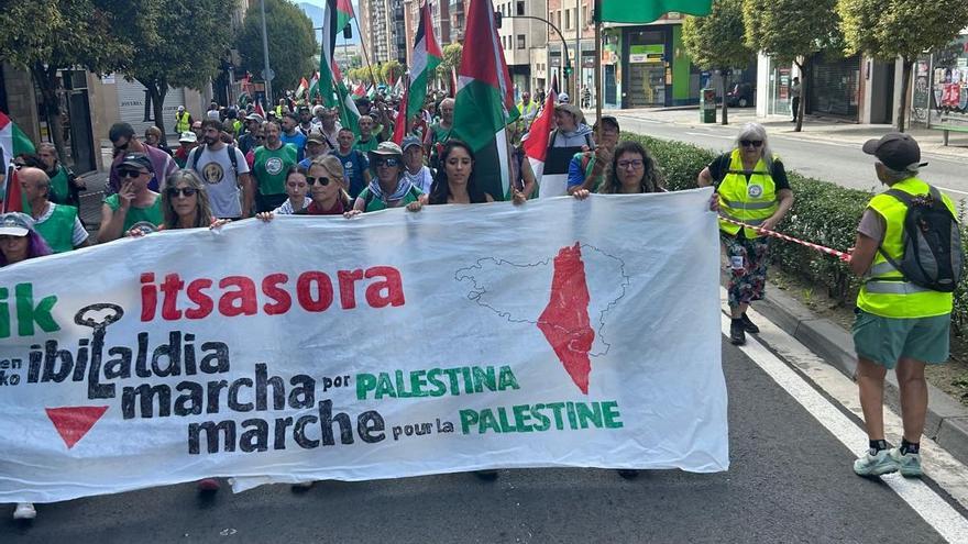 Ibaitik itsasora: miles de personas reclaman en Pamplona libertad para el pueblo palestino