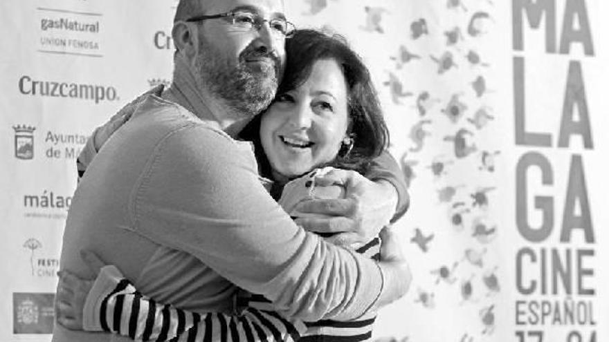 Javier Cámara y Carmen Machi posan en la presentación de su última película en el Festival de Málaga.
