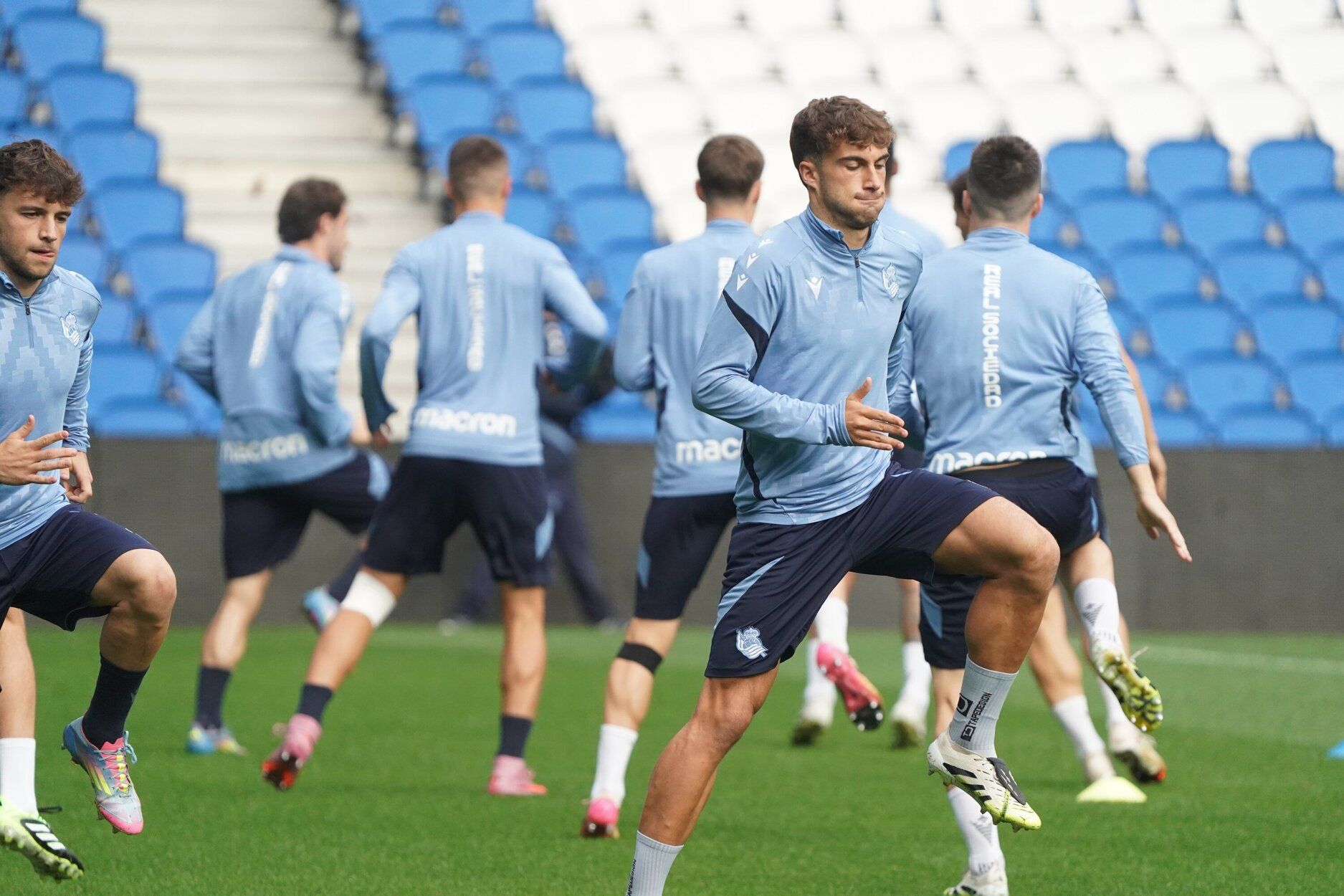 El entrenamiento de la Real a puerta abierta en Anoeta, en imágenes