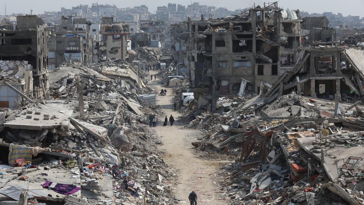 Vista general de la destrucción por los bombardeos israelíes en Jabalia, en la Franja de Gaza