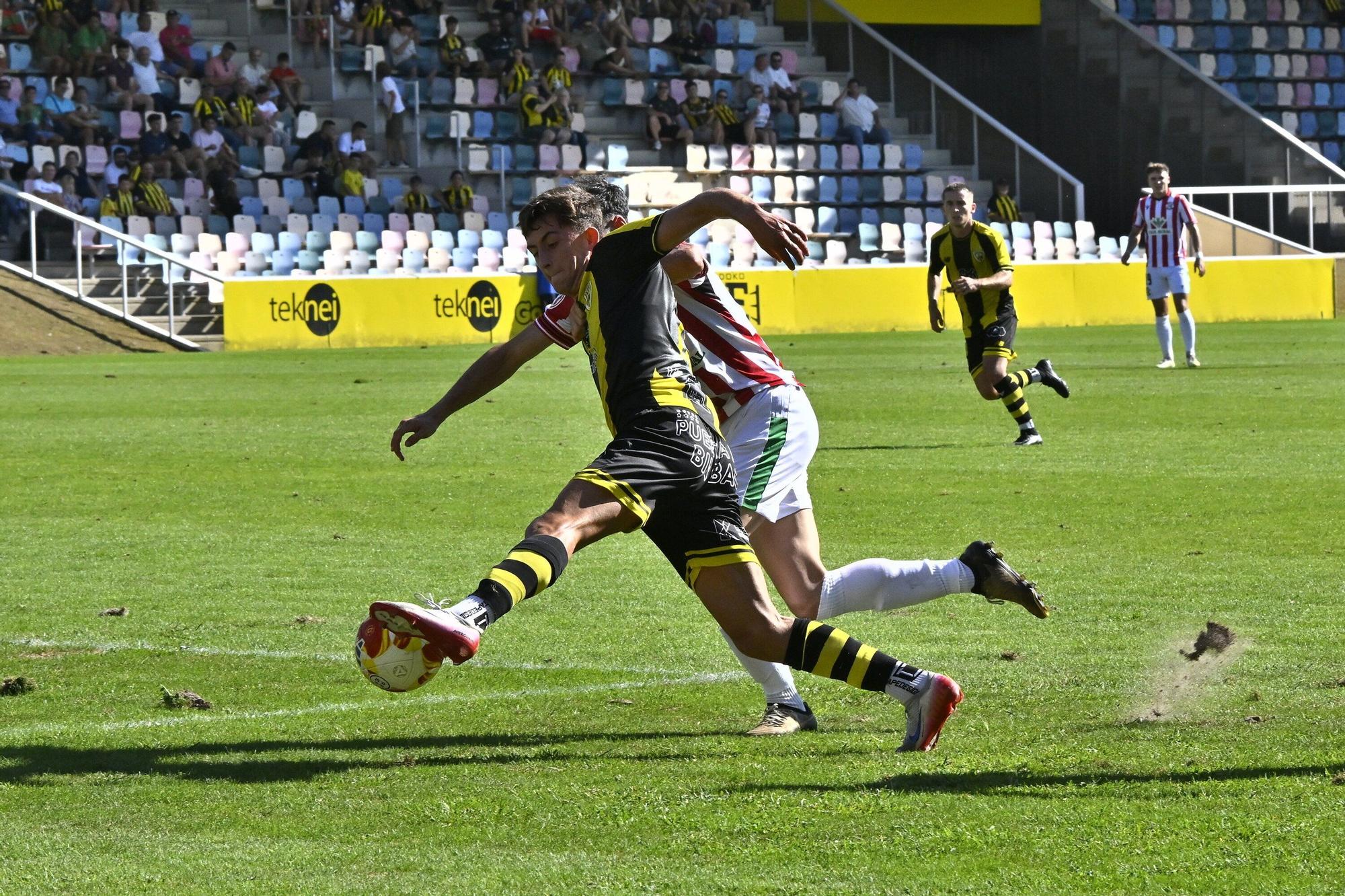 En imágenes: Ekaitz rescata a tiempo el primer punto del Barakaldo