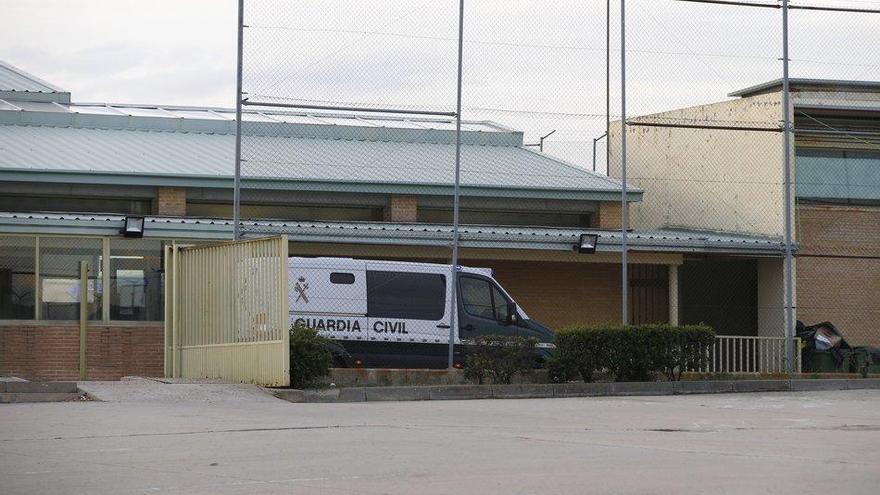 Furgón policial que traslada al presidente de la Real Federación Española de Fútbol (RFEF), Ángel María Villar, a la prisión de Soto del Real donde ha ingresado de manera provisional