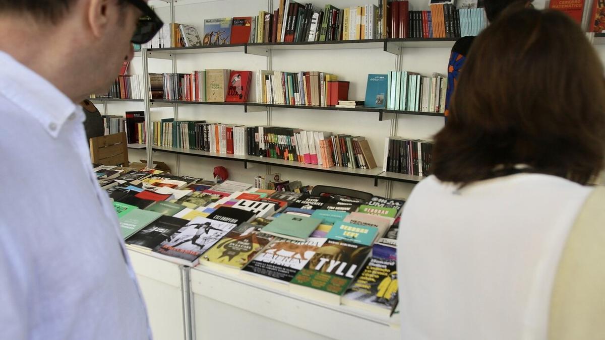 Celebración de una feria del libro en Donostia
