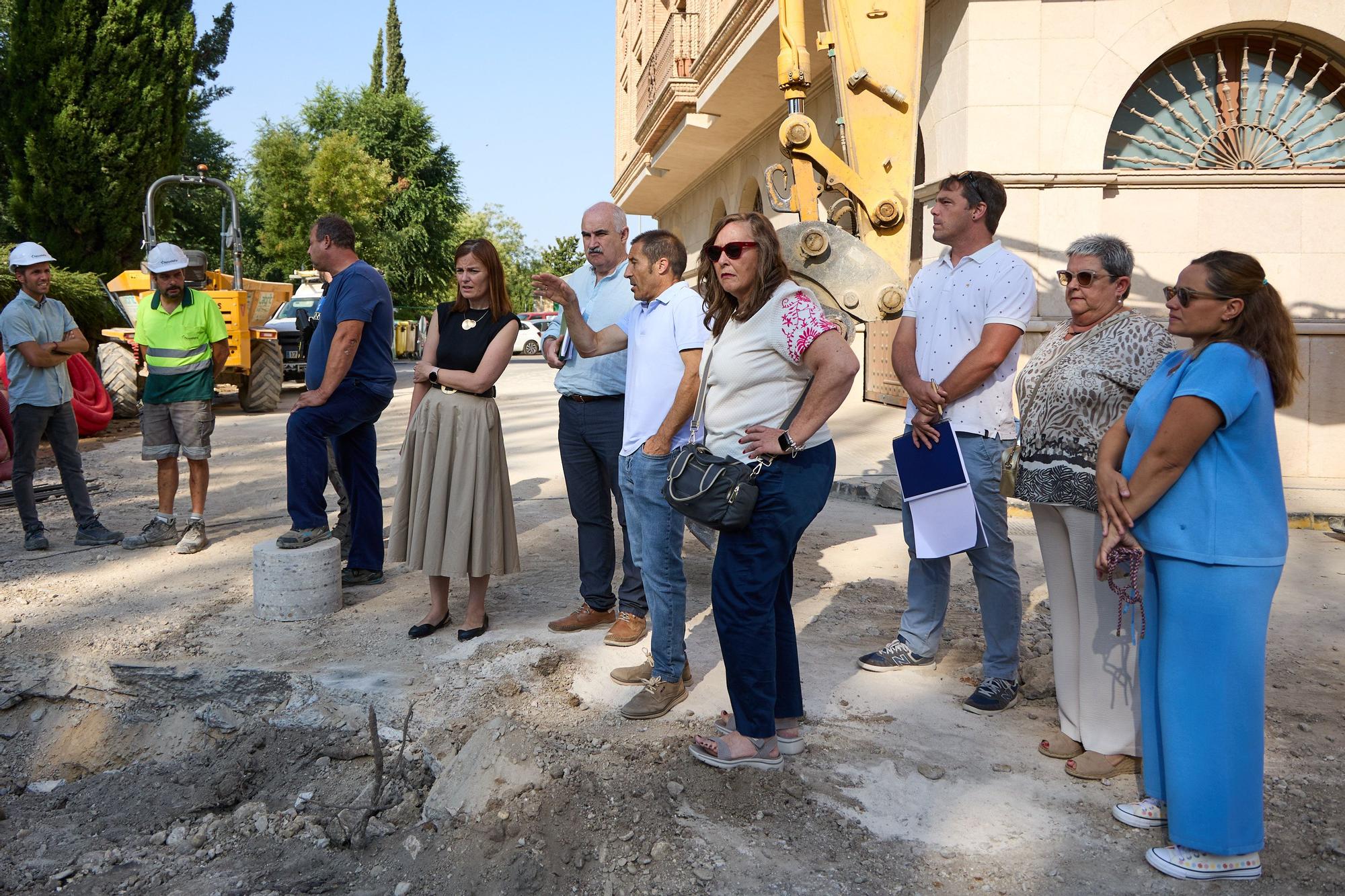 Visita de representantes de las dos administraciones a las actuaciones en la orilla del Arga.