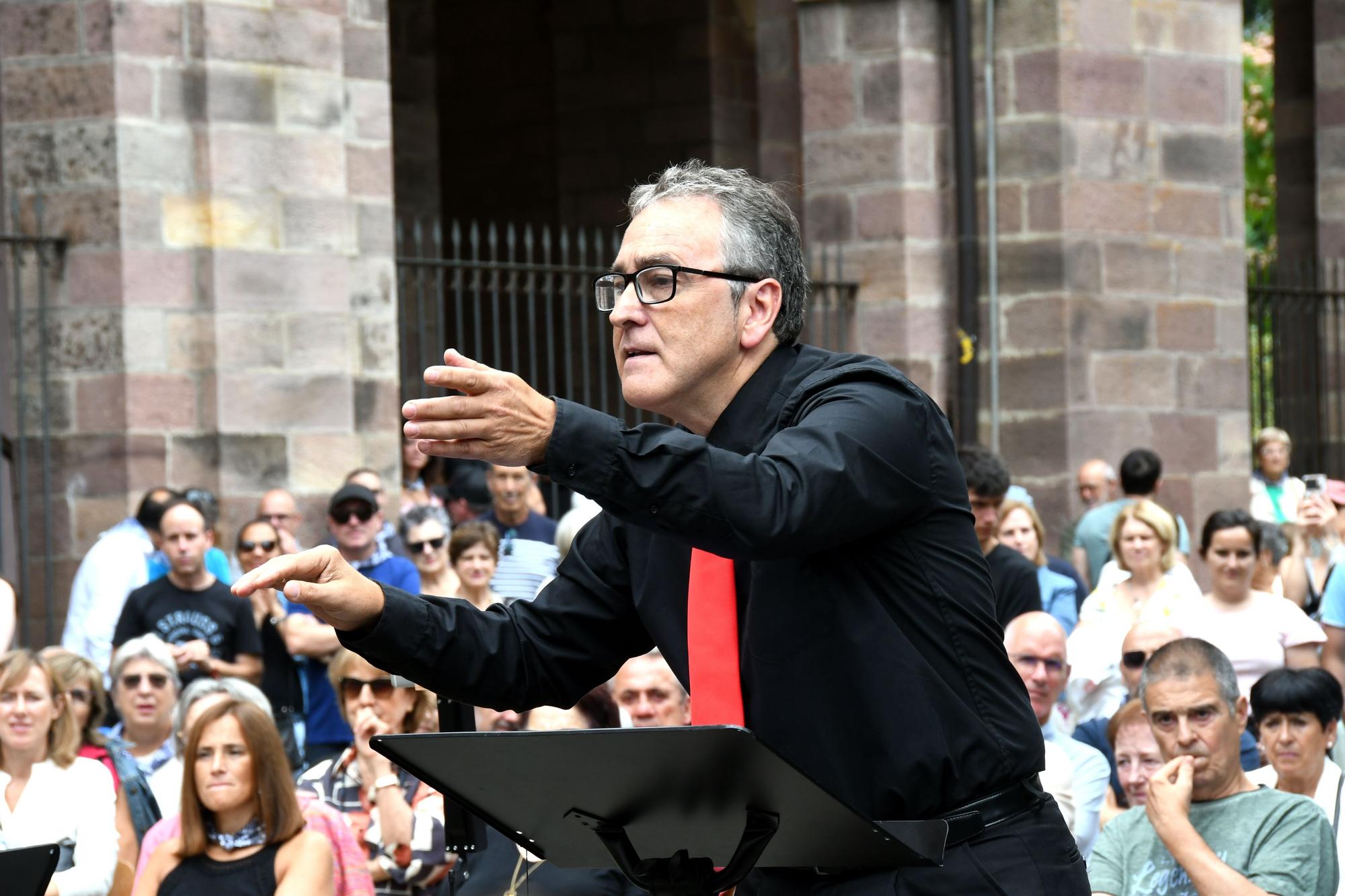 Día de aitetxis y amatxis en Elizondo con concierto de la Banda Recreo