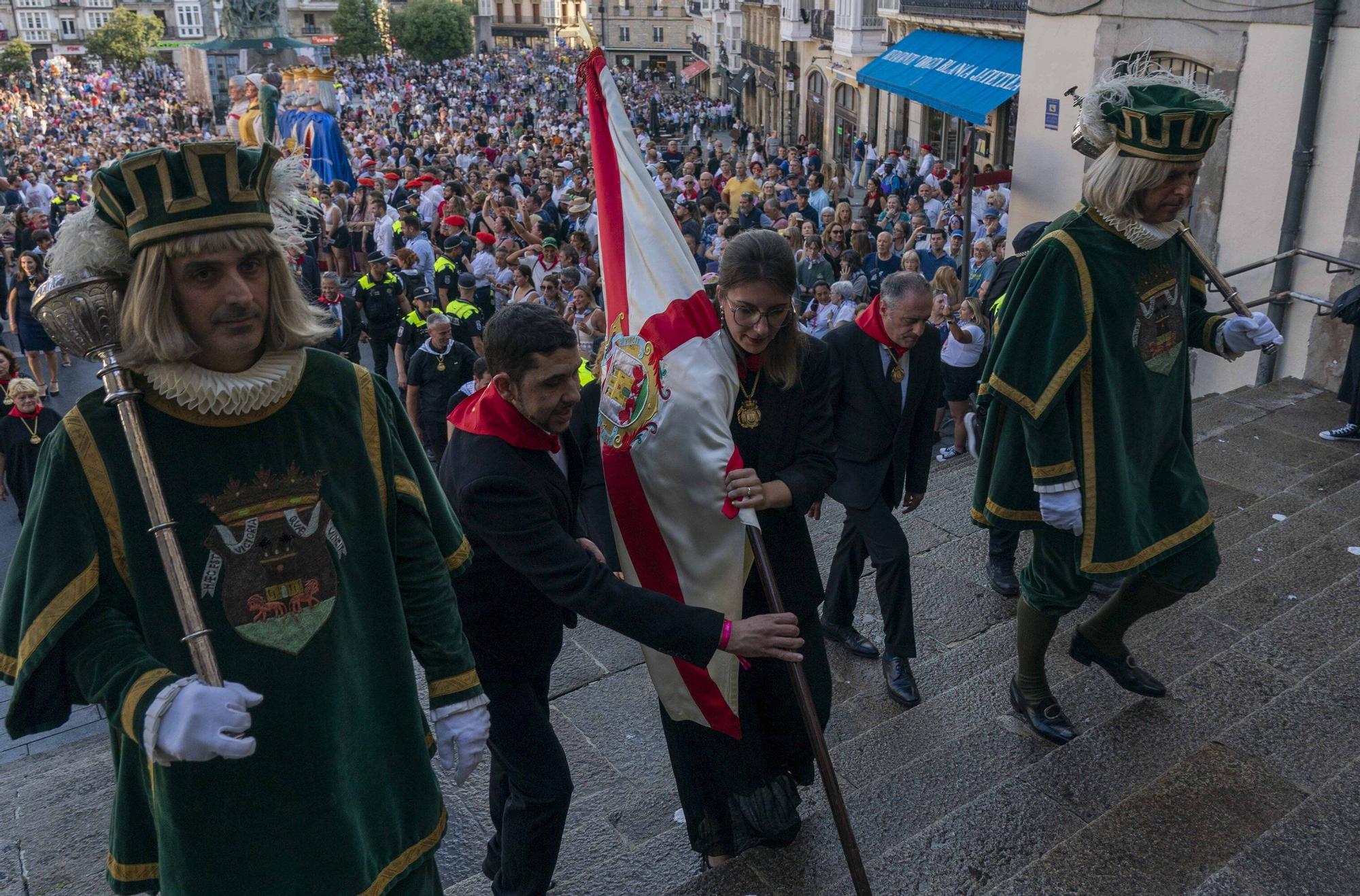 En imágenes: Así ha sido la tradicional Comitiva Municipal de ida a Vísperas