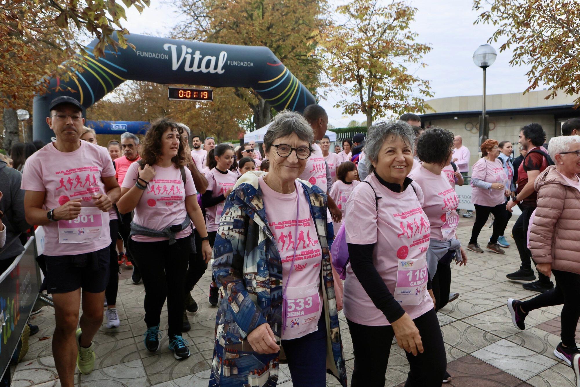 En imágenes: Vitoria se vuelca con la VI Carrera Solidaria contra el Cáncer de Mama