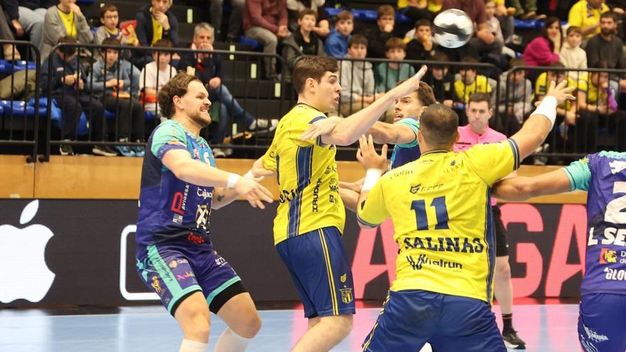 Las mejores imágenes del Bidasoa contra Puente Genil