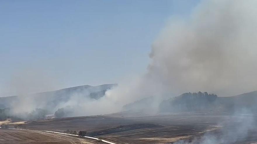 Declarado un importante incendio que afecta a varios pueblos de Valdizarbe