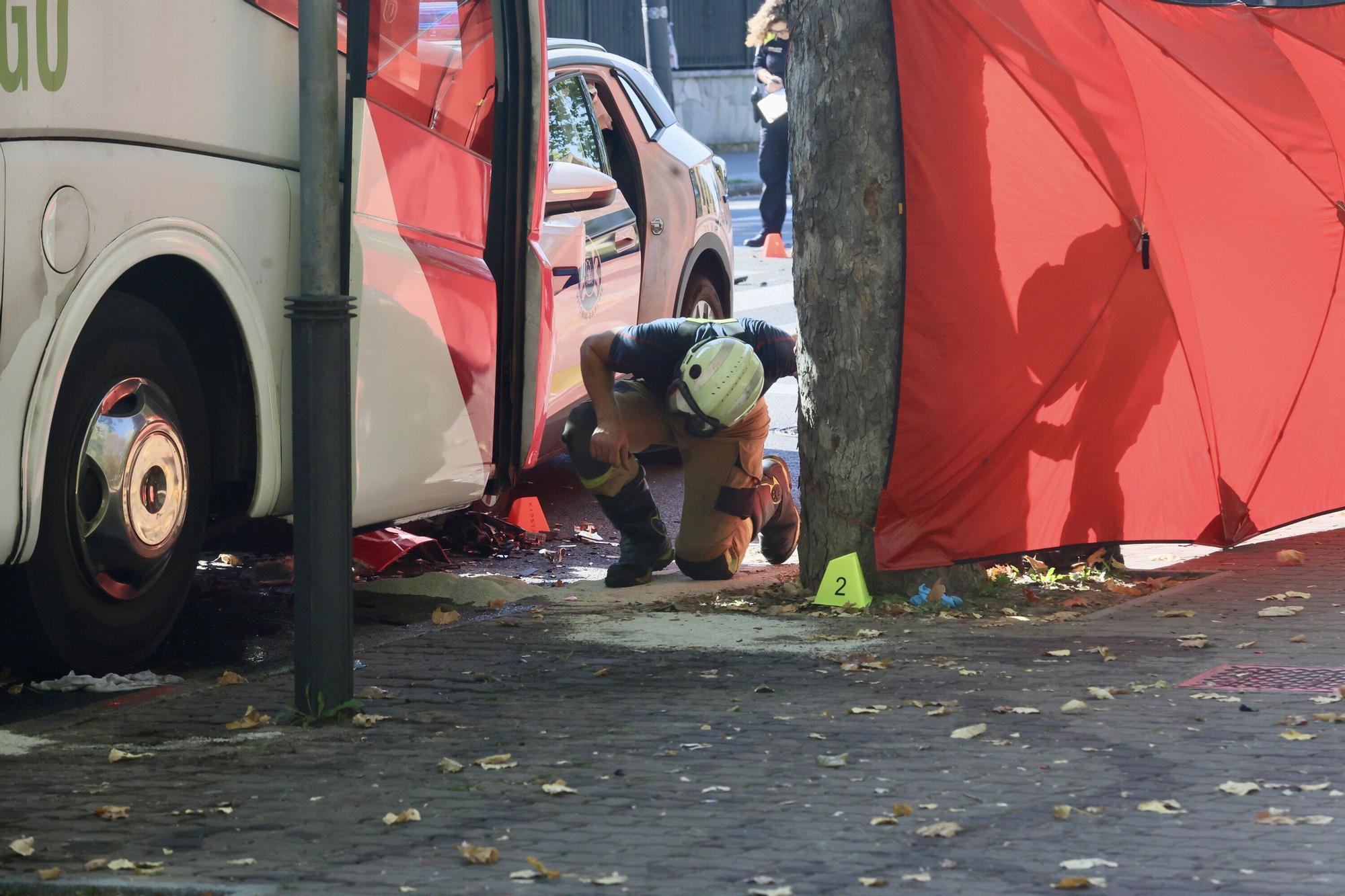 Un coche de la Policía Local se empotra contra un autobús